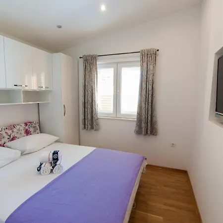 Anita-luxury Three Bedroom With Terrace Split