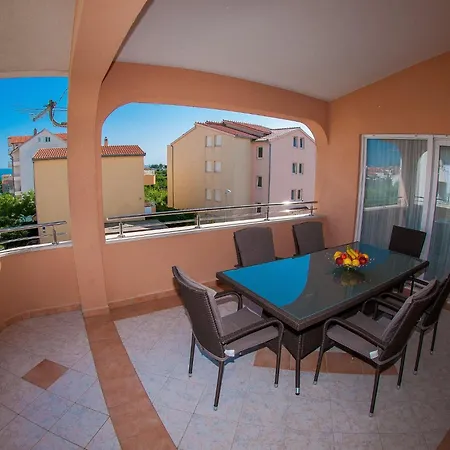 Anita-luxury Three Bedroom With Terrace