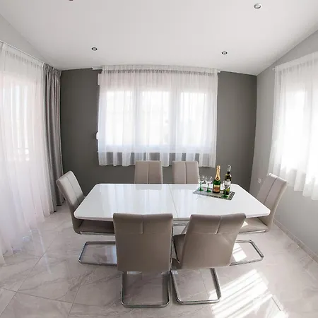 Lägenhet Anita-luxury Three Bedroom With Terrace